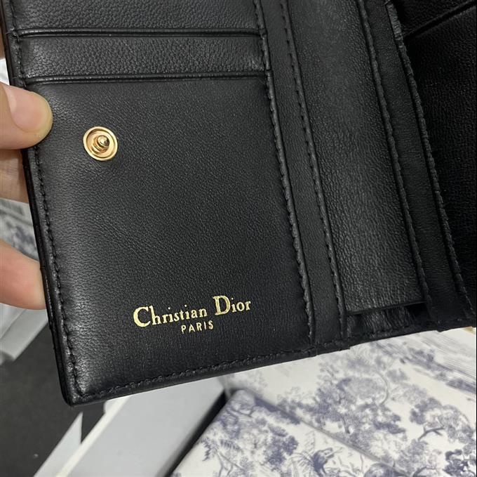 2025228Y 220P182144720